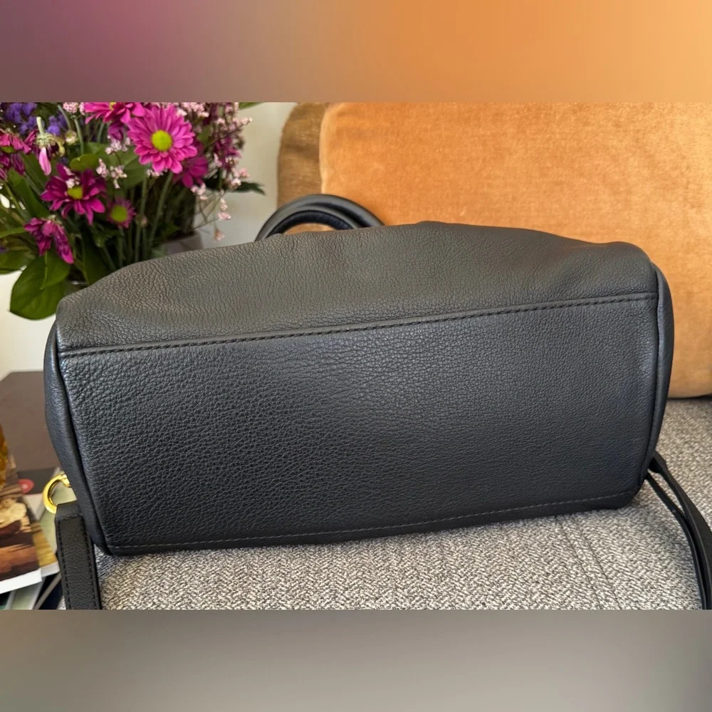 Marc Jacobs-Gorgeous Black Pebbled Leather Satchel with Gold Hardware - Picture 5 of 14